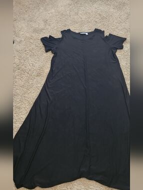 Attitudes by Renee Black Cold-Shoulder Maxi Dress